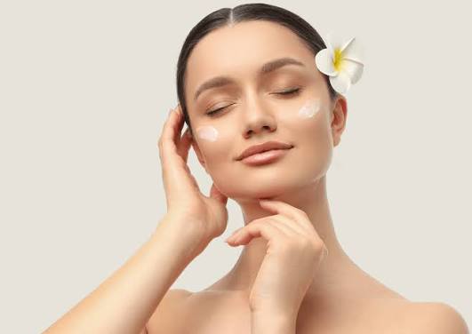 What Causes Dry Skin? Common Causes and Simple Ways to Stay Hydrated